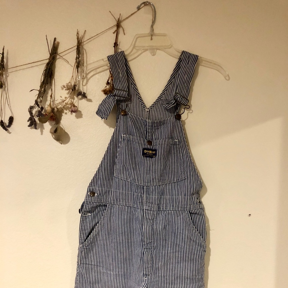 ♥️sold♥️Women’s rare Vintage railroad shorteralls